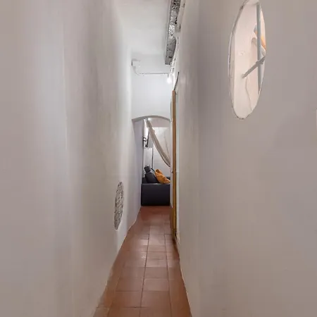Apartment With Private Courtyard!