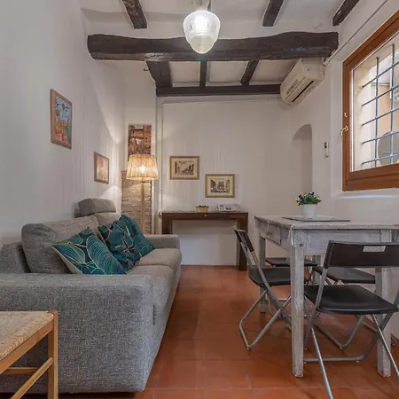 With Private Courtyard! Apartment