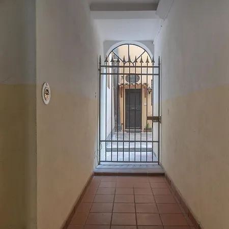 Apartment With Private Courtyard! Bologna