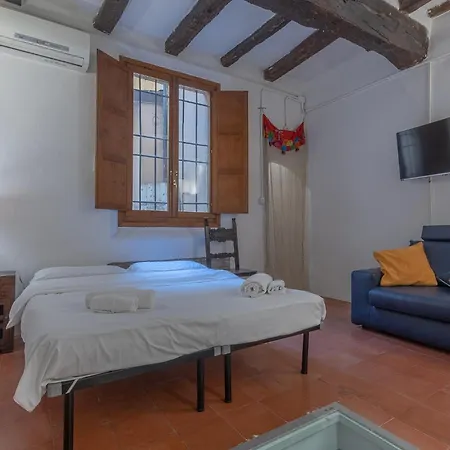 Apartment With Private Courtyard!